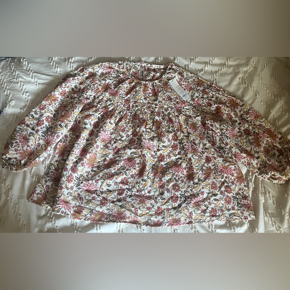 NWT Francesca’s 3/4 lantern sleeve floral blouse size Medium
